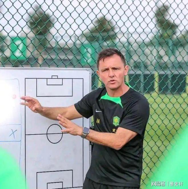 包含转折点！北京国安主帅复盘，亚冠今晚攻防权衡，悬念犹存，更衣室氛围转暖的词条