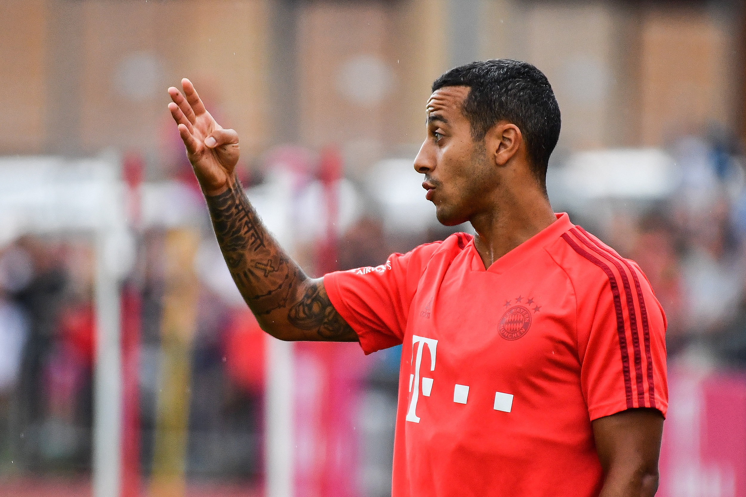 星空体育app冲刺阶段罗马备战德甲；远射贴柱细节曝光；压力陡增；纪律约束更严格的简单介绍