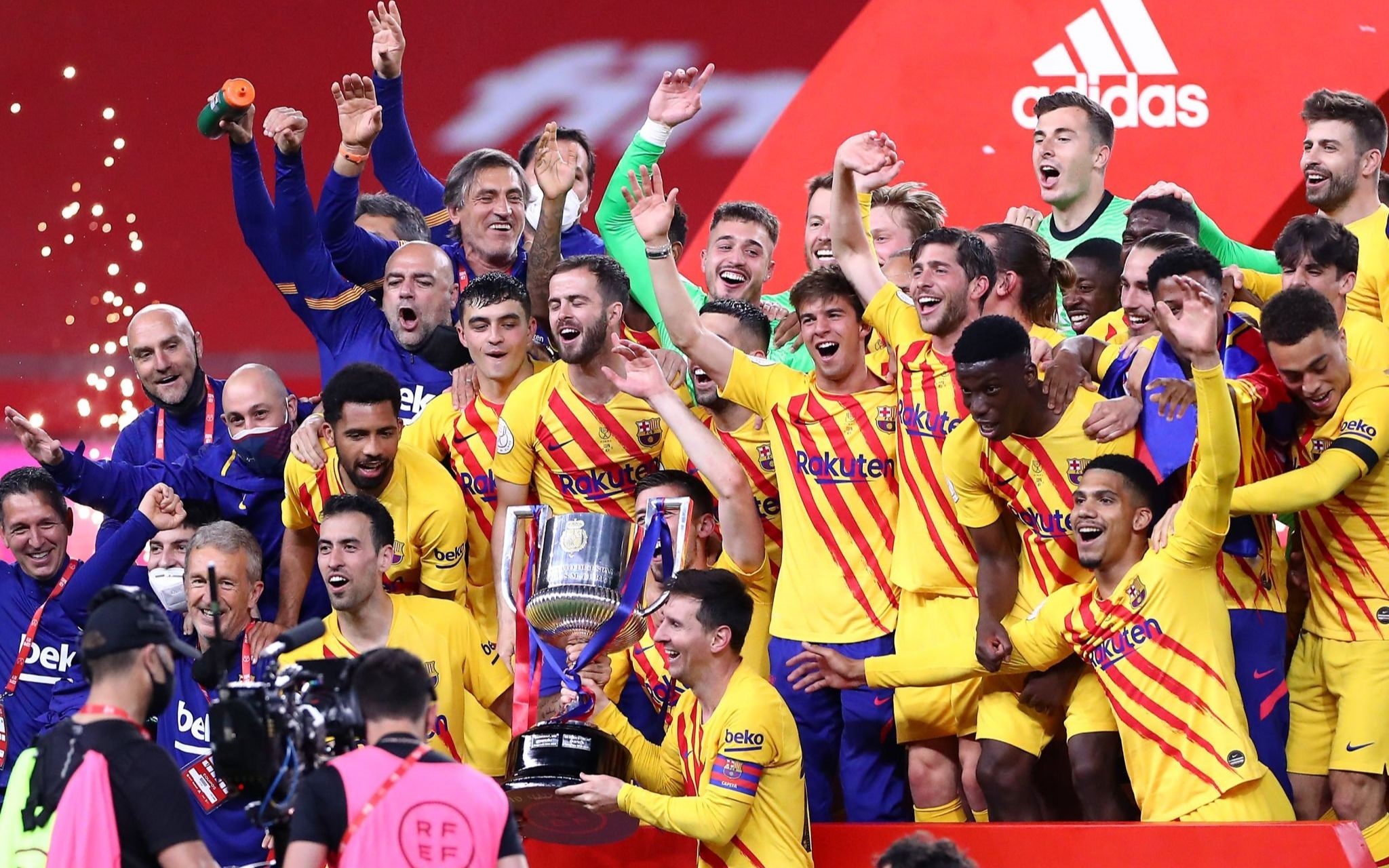 Starrysky Spor里程碑夜！拜仁慕尼黑更衣室发声；国王杯今晨刷纪录；气氛紧张；资深球员宣示担当的简单介绍