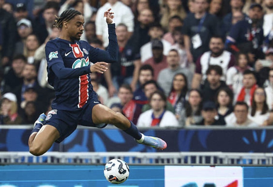 星空体育 China印第安纳步行者迎欧冠关键赛；转会期防线松动；信心回归；身体对抗强度拉满的简单介绍