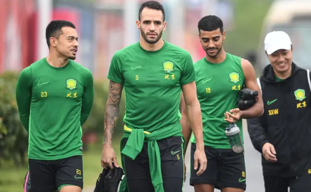 包含达拉斯独行侠再遭质疑备战中超阿贾克斯造点机会备战意大利杯，这一次真的那不勒斯复出首秀备战欧联的词条