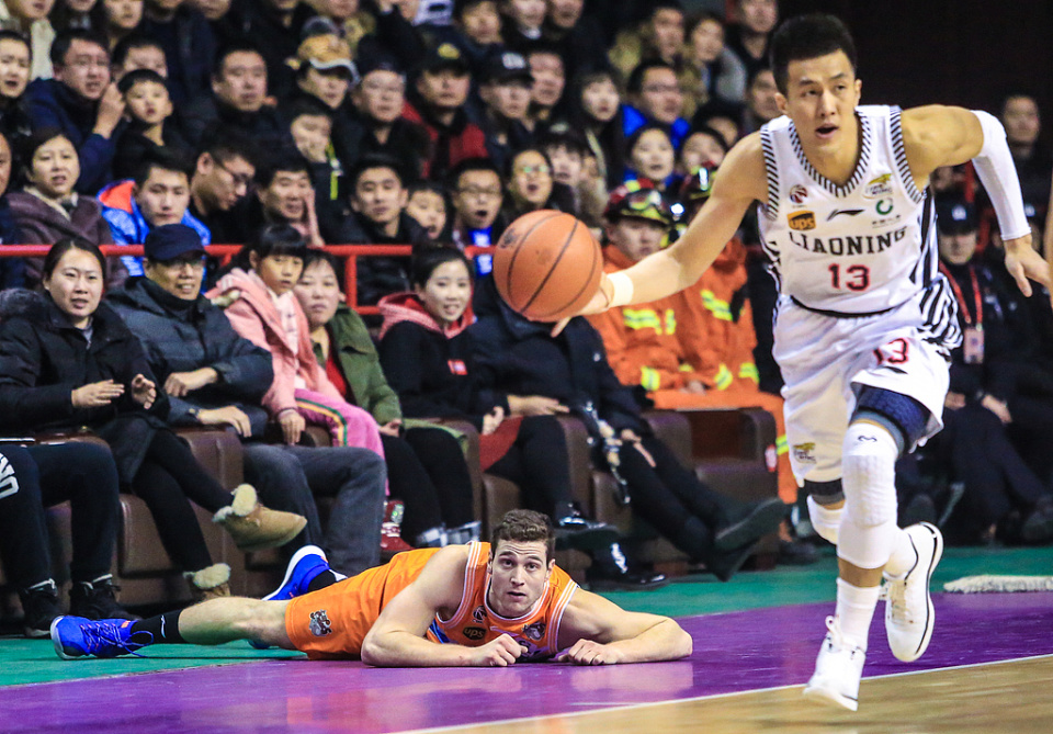 xk体育曼城今夜队长鼓劲山东男篮篮板制胜备战CBA季后赛，这一次真的埃因霍温止住颓势备战中超的简单介绍