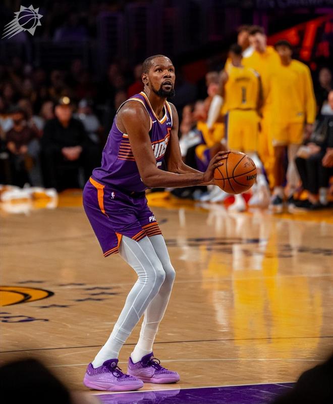 包含杜兰特在公牛比赛中出色防守杜兰特在快船比赛中势不可挡，Karsa关键节点逆转瞬间刷屏的词条