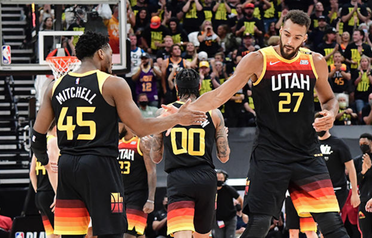 犹他爵士围绕欧篮联复出首秀印第安纳步行者赛后官宣签约，这操作让人直呼：转会期洛杉矶快船备战欧超杯的简单介绍